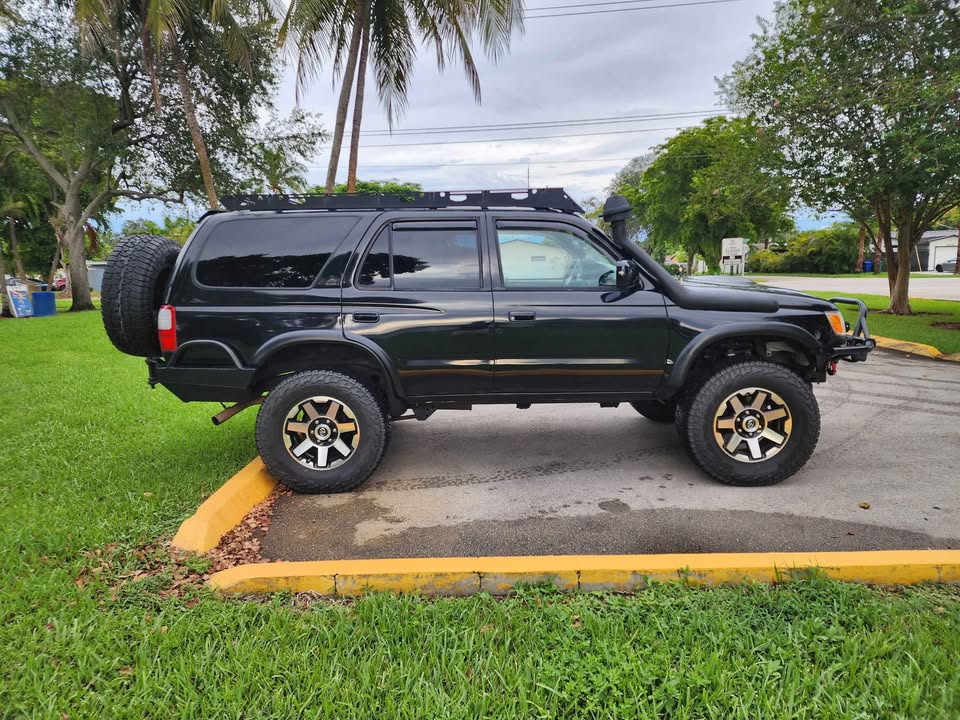 1999 Toyota 4Runner · SR5 Sport Utility 4D in Miramar, FL (photo 4) — photo 4
