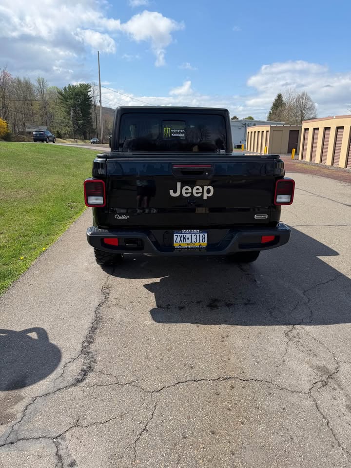 2023 Jeep Gladiator · Overland Pickup 4D 5 ft (photo 3) — photo 3
