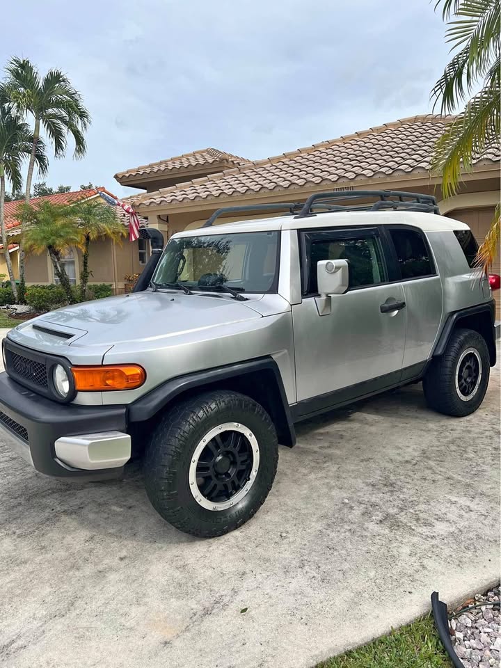 2007 Toyota FJ Cruiser · Sport Utility 2D (photo 1) — photo 1