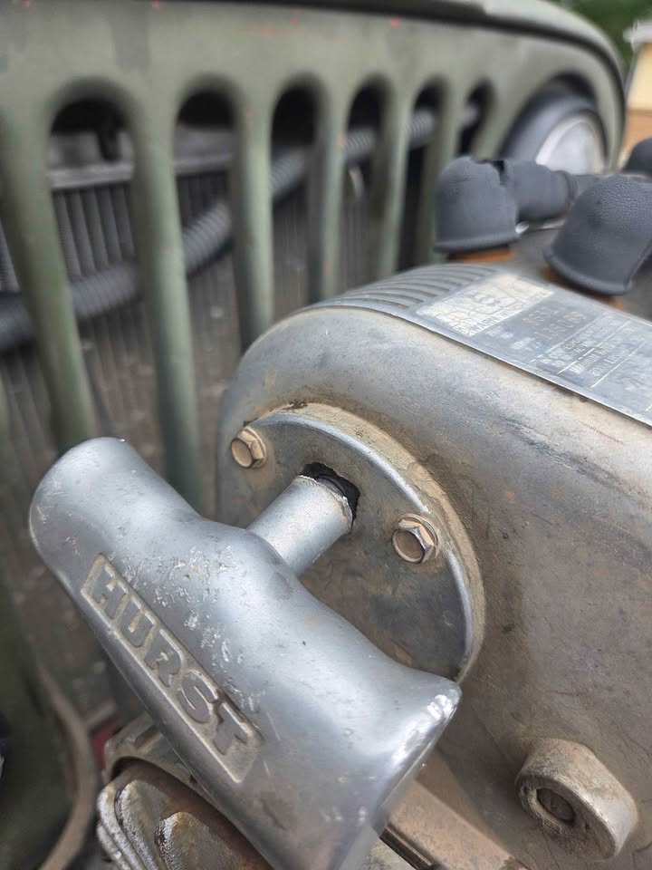 Warn 8274 8000lbs upright winch (photo 2) — photo 2