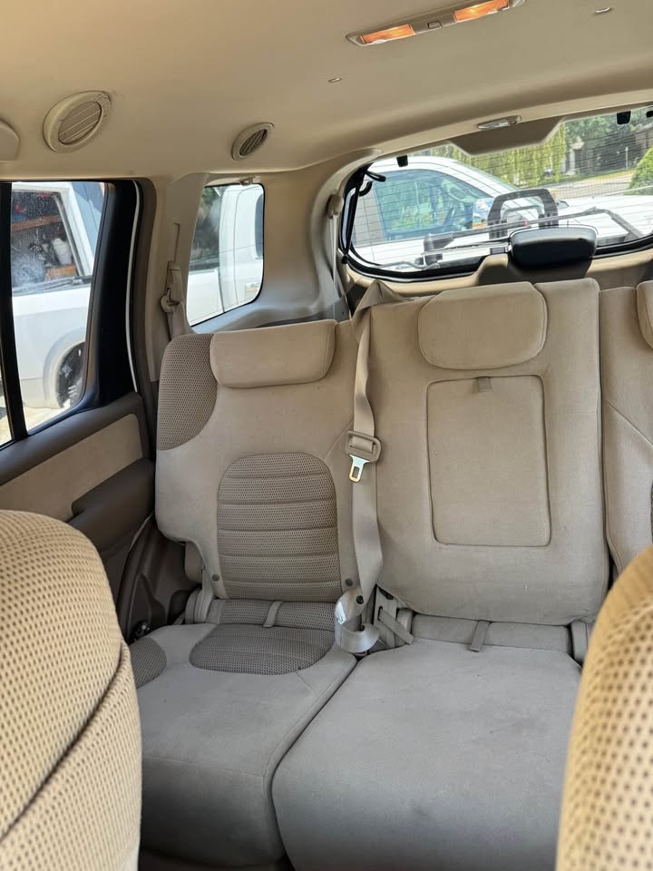 2007 Nissan Pathfinder · SE Sport Utility 4D (photo 6) — photo 6