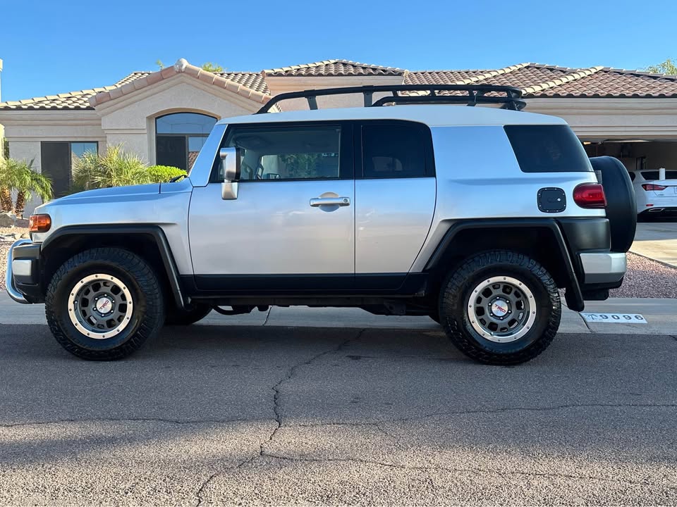 2007 Toyota FJ Cruiser · Sport Utility 2D in Scottsdale, AZ (photo 8) — photo 8