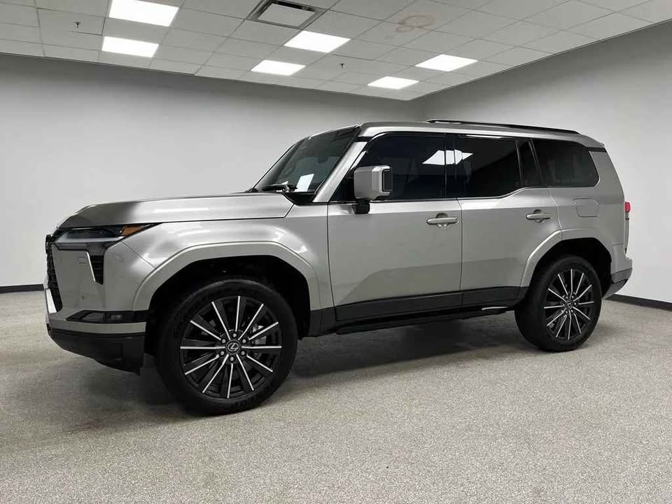 2025 Lexus GX (photo 3) — photo 3