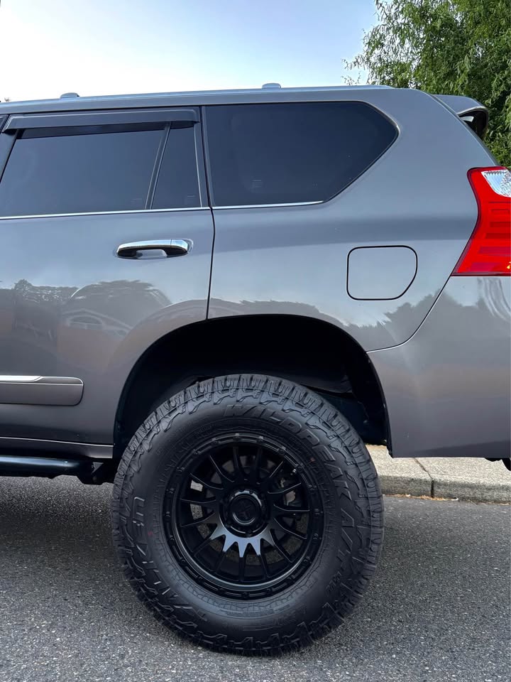 2012 Lexus GX · GX 460 Premium Sport Utility 4D (photo 9) — photo 9