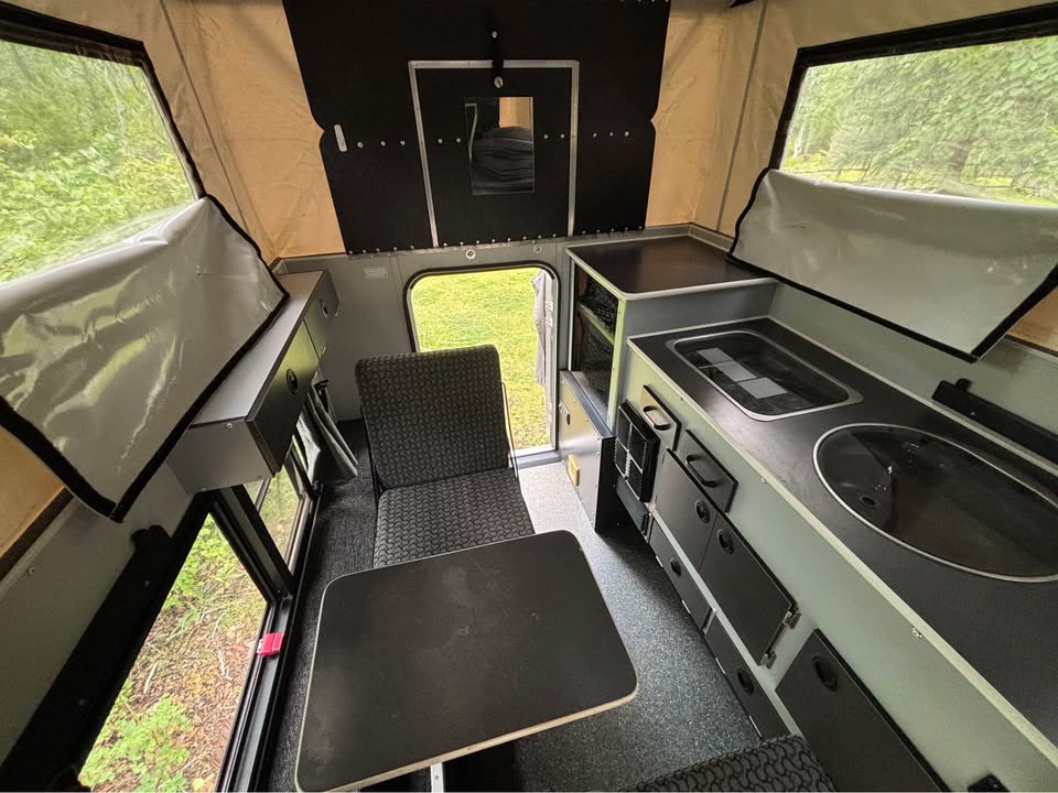 Four Wheel Eagle Pop-Up Truck Camper (photo 4) — photo 4