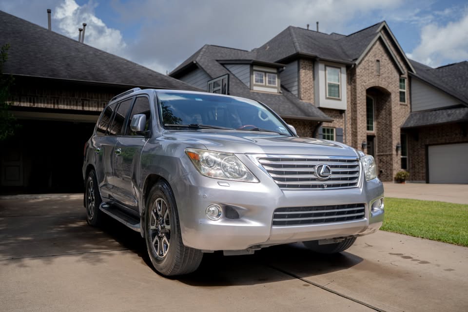 2010 Lexus LX in Fulshear, TX (photo 4) — photo 4