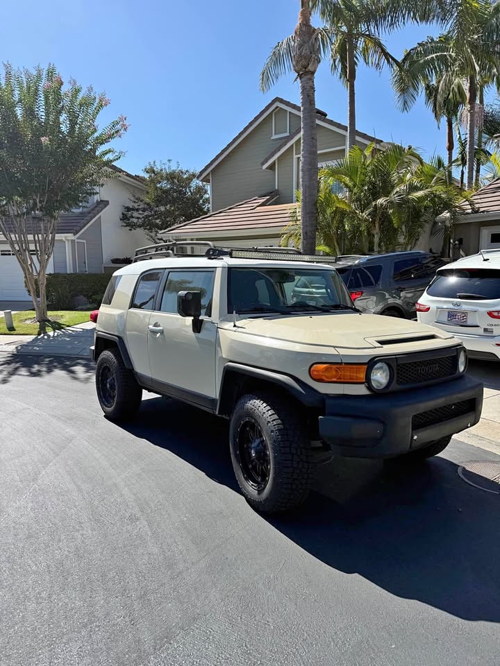 2009 TOYOTA FJ Cruiser in San Clemente, CA (photo 1) — photo 1