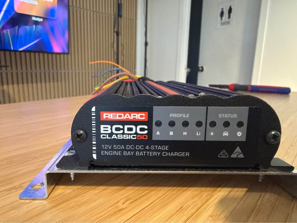 BCDC Redarc chargeur DC a DC et Solaire pour Vans, VR in Laval, QC (photo 3)