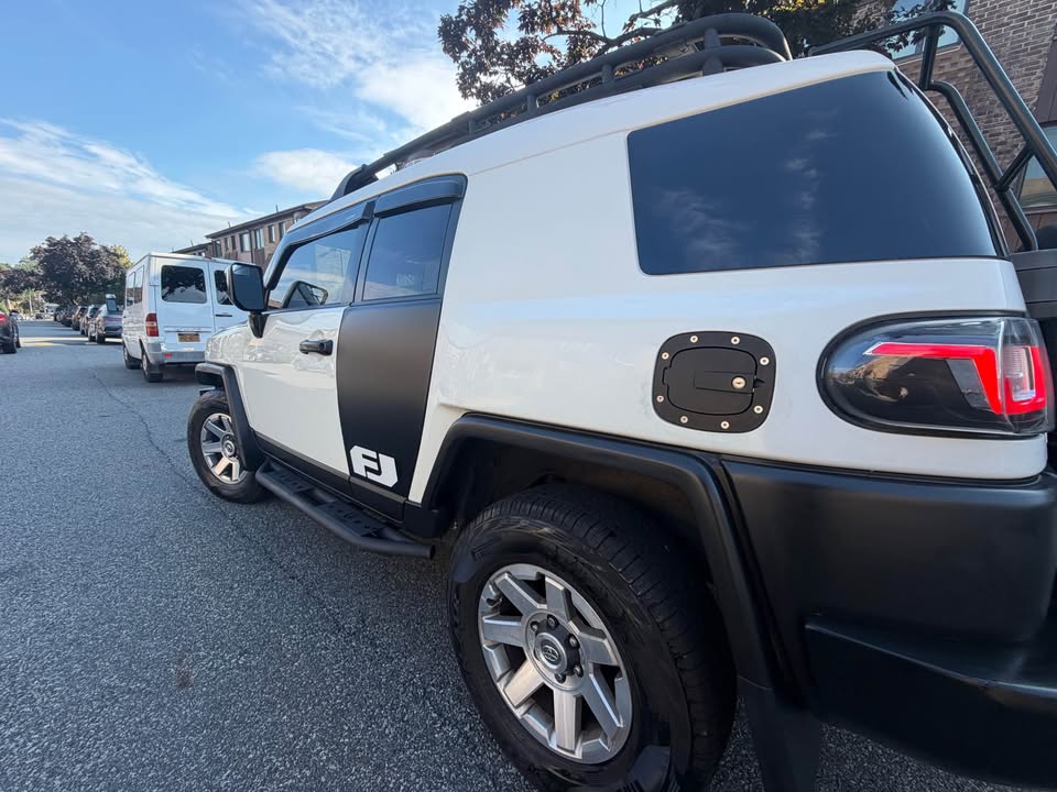 2014 Toyota FJ Cruiser · Sport Utility 2D in Brooklyn, NY (photo 6) — photo 6