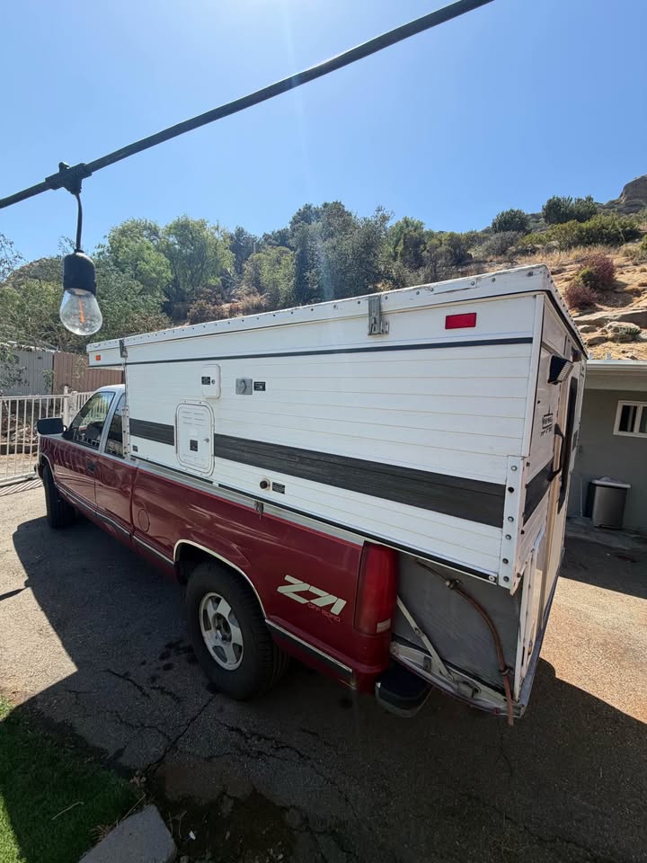 2000 four wheel camper Grandby in Canoga Park, CA (photo 2)