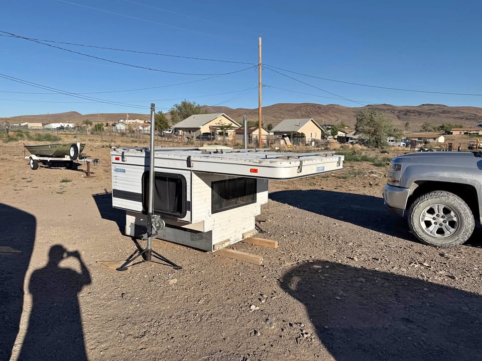 Four Wheel Camper Falcon for Tacoma/Ranger/Colorado or Five Foot Bed Midsize Truck in Silver Springs, NV (photo 1) — photo 1