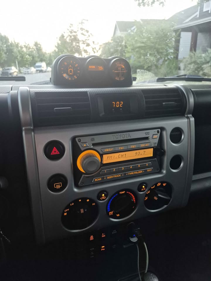 2007 Toyota FJ Cruiser · Sport Utility 2D in Austin, TX (photo 12) — photo 12