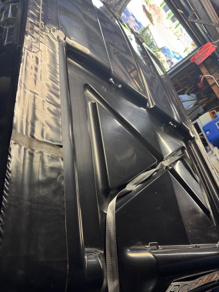 Roofnest Sparrow Adventure XL Rooftop Tent – Excellent Condition in Lake Oswego, OR (photo 4) — photo 4