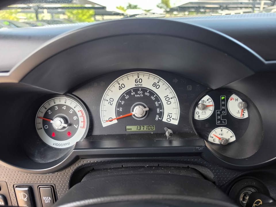 2011 Toyota FJ Cruiser · Sport Utility 2D in Colorado Springs, CO (photo 11)