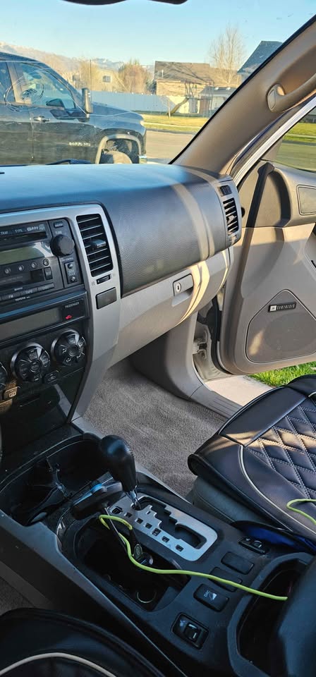 White Toyota 4Runner Limited 4x4 w/ Roof Rack & Light Bar (photo 7) — photo 7