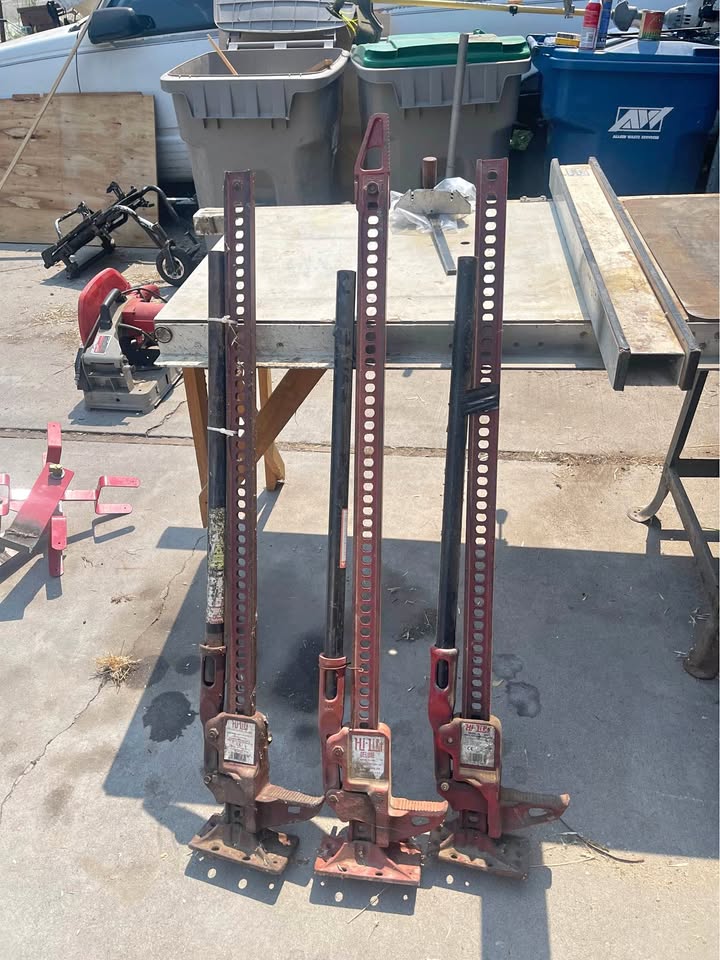 HI-lift jacks 3 different versions or eras (photo 1) — photo 1