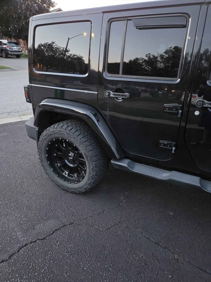 2015 Jeep Wrangler Sahara Unlimited
165,000 km, safety inc. sale by owner in Mississauga, ON (photo 4)
