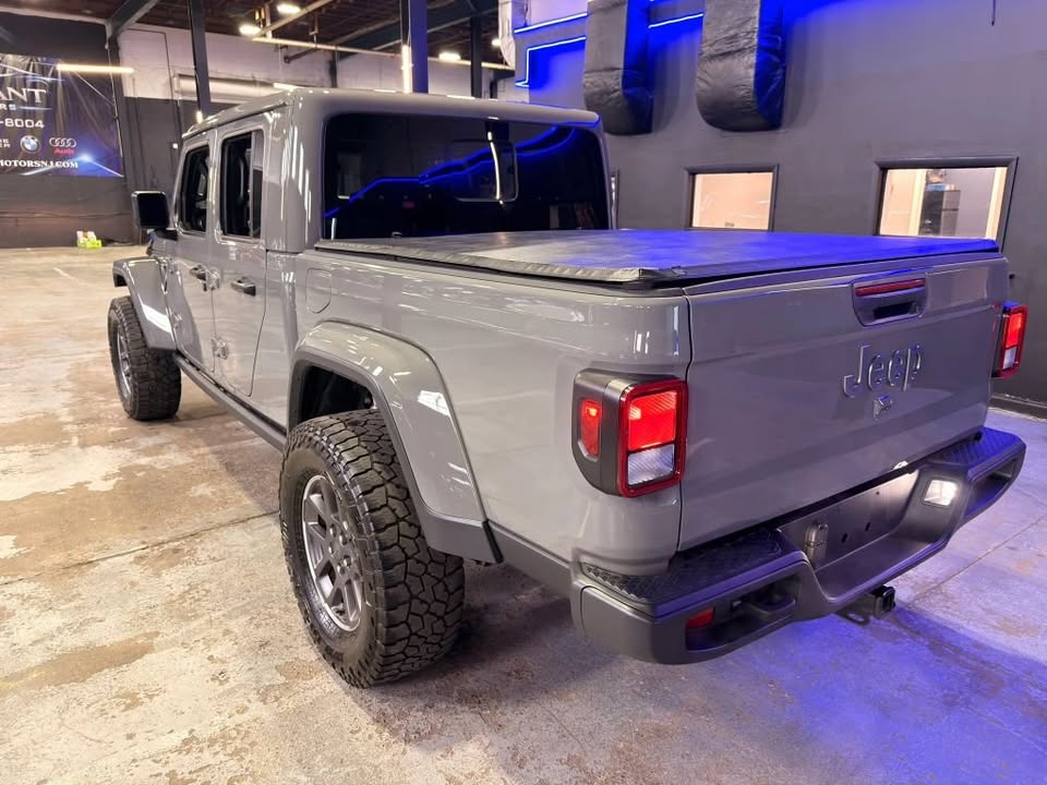 2022 Jeep Gladiator in Hasbrouck Heights, NJ (photo 3)