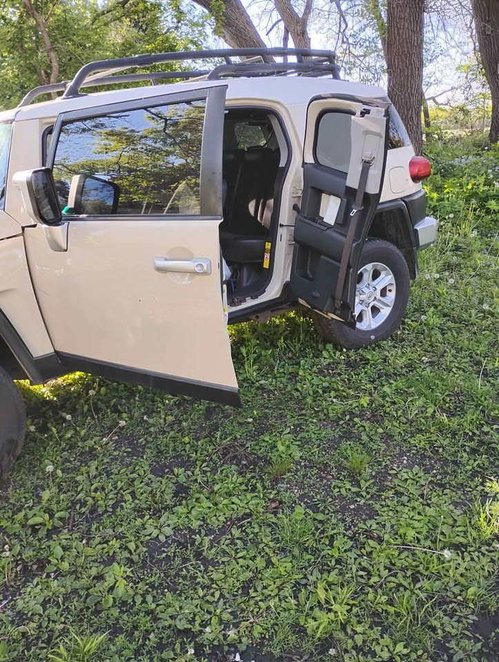 2008 Toyota FJ Cruiser · Sport Utility 2D (photo 12) — photo 12