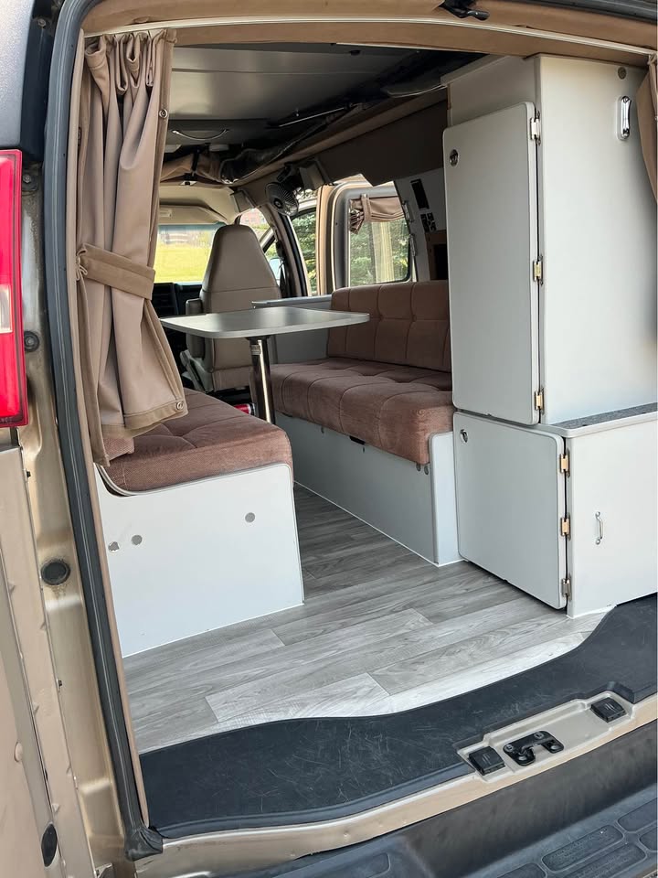 2008 GMC 2500 Regular Cab & Chassis · Sportsmobile pop up campervan in Bozeman, MT (photo 8)