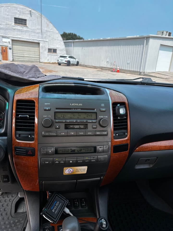 2004 Lexus GX · GX 470 Sport Utility 4D (photo 12) — photo 12