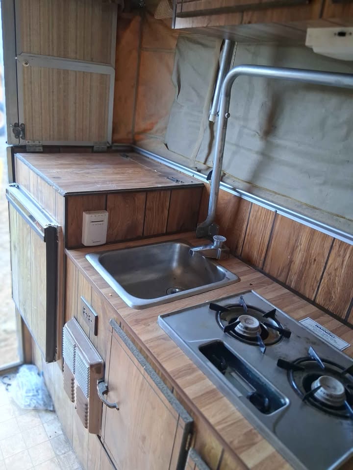 Nice palomino pop up camper cab over in Sparks, NV (photo 7)