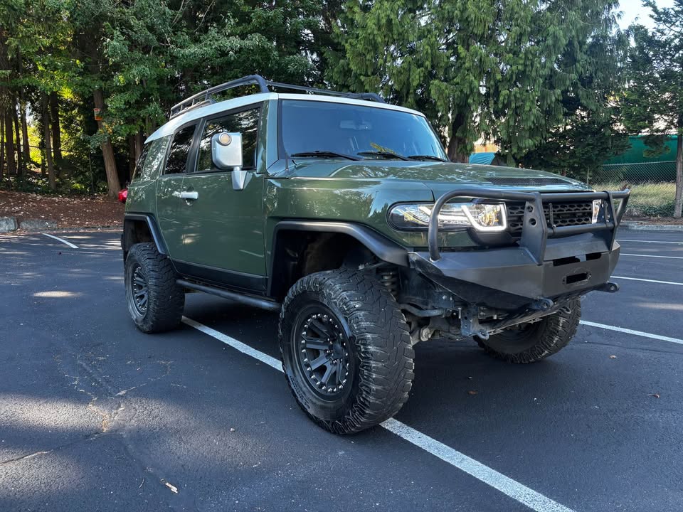 2014 Toyota FJ Cruiser · Sport Utility 2D in Everett, WA (photo 3) — photo 3