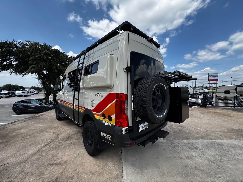 2021 Mercedes-Benz story teller overland in Georgetown, TX (photo 4) — photo 4