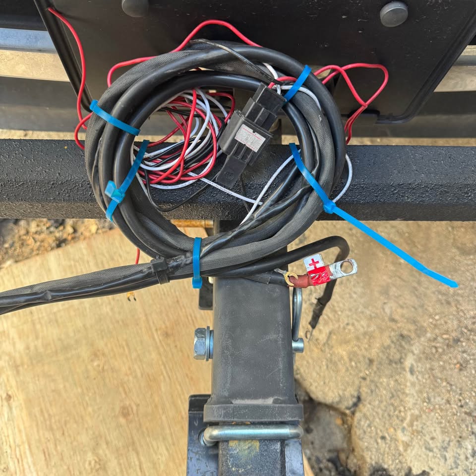 Smittybilt XRC Black Box – Winch Cradle/ Storage Box – 2″ Receiver – Fits 8k To winch not included) in La Crescenta, CA (photo 3) — photo 3