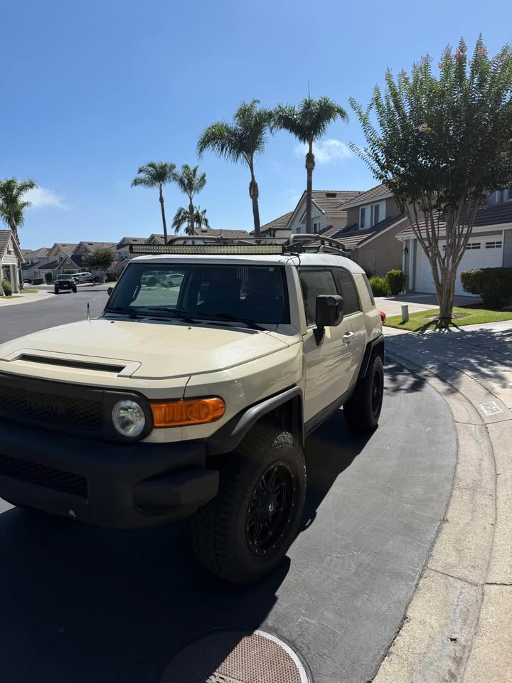 2009 TOYOTA FJ Cruiser in San Clemente, CA (photo 2) — photo 2