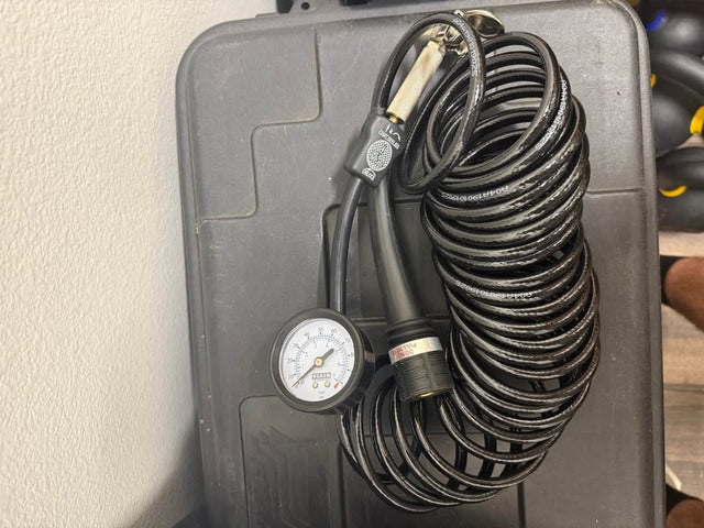 VIAIR Portable 12V Air Compressor – Like New – Heavy Duty Tire Inflator — photo 3