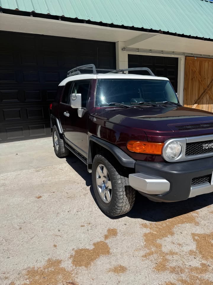 Toyota FJ Cruiser 4WD in Clovis, CA (photo 3)