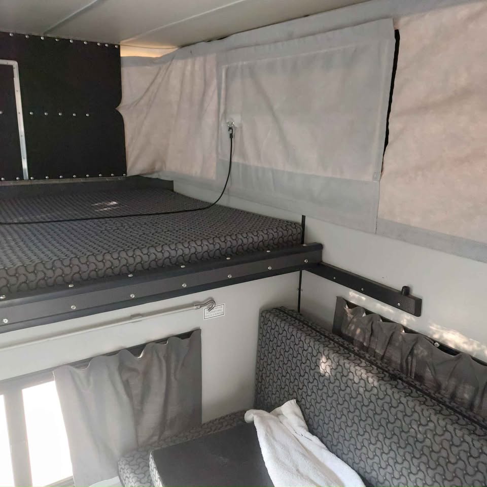 2015 Four Wheel Camper grandby in The Colony, TX (photo 12) — photo 12