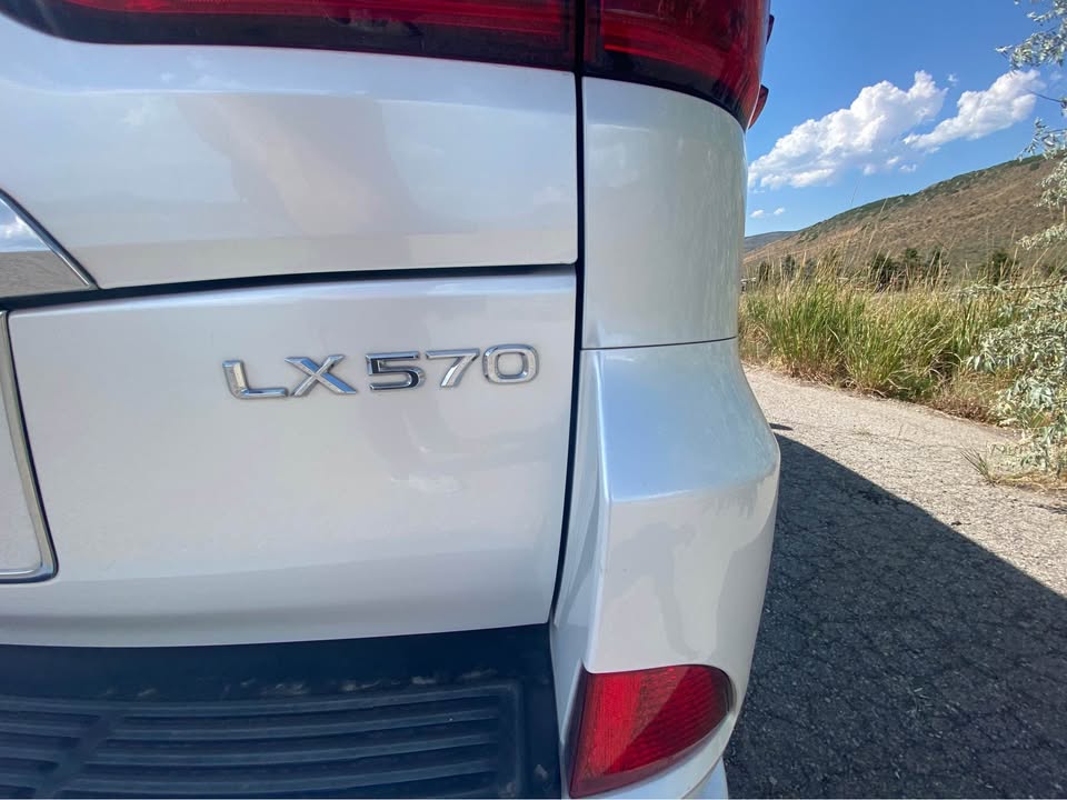 2020 Lexus LX · LX 570 Sport Utility 4D (photo 4) — photo 4