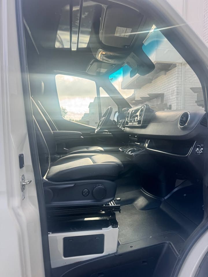 2023 Winnebago Revel 44E is built on the Mercedes-Benz Sprinter revel in Dripping Springs, TX (photo 4) — photo 4