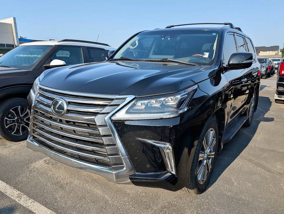 2017 Lexus LX LX 570 Sport Utility 4D (photo 1) — photo 1