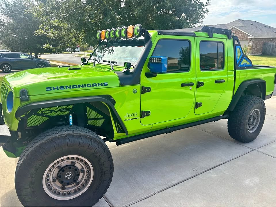 2021 Jeep Gladiator · Overland Pickup 4D 5 ft in Pflugerville, TX (photo 1) — photo 1