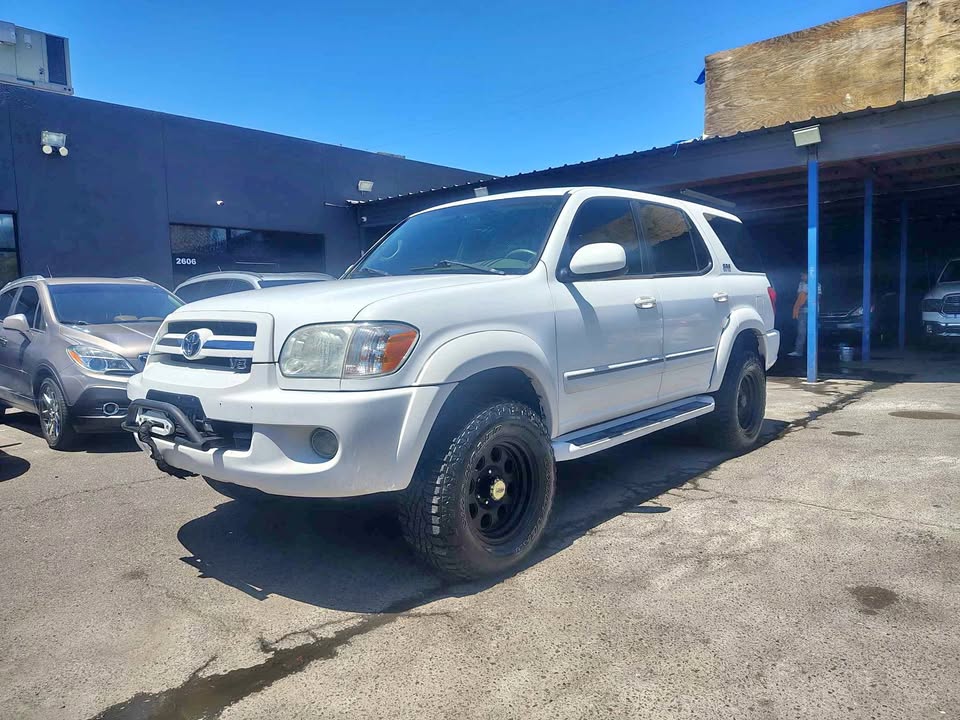 2005 Toyota Sequoia · SR5 Sport Utility 4D in Phoenix, AZ (photo 1)