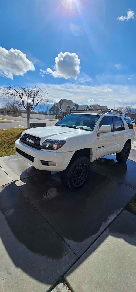 White Toyota 4Runner Limited 4x4 w/ Roof Rack & Light Bar (photo 3) — photo 3