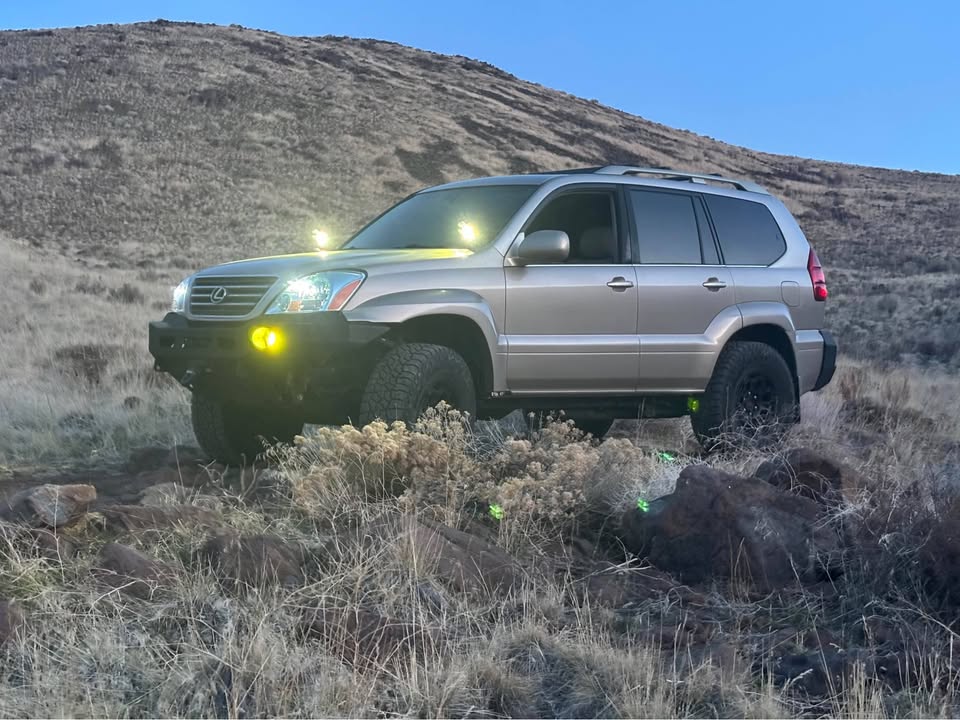 2004 Lexus GX · GX 470 Sport Utility 4D (photo 8) — photo 8