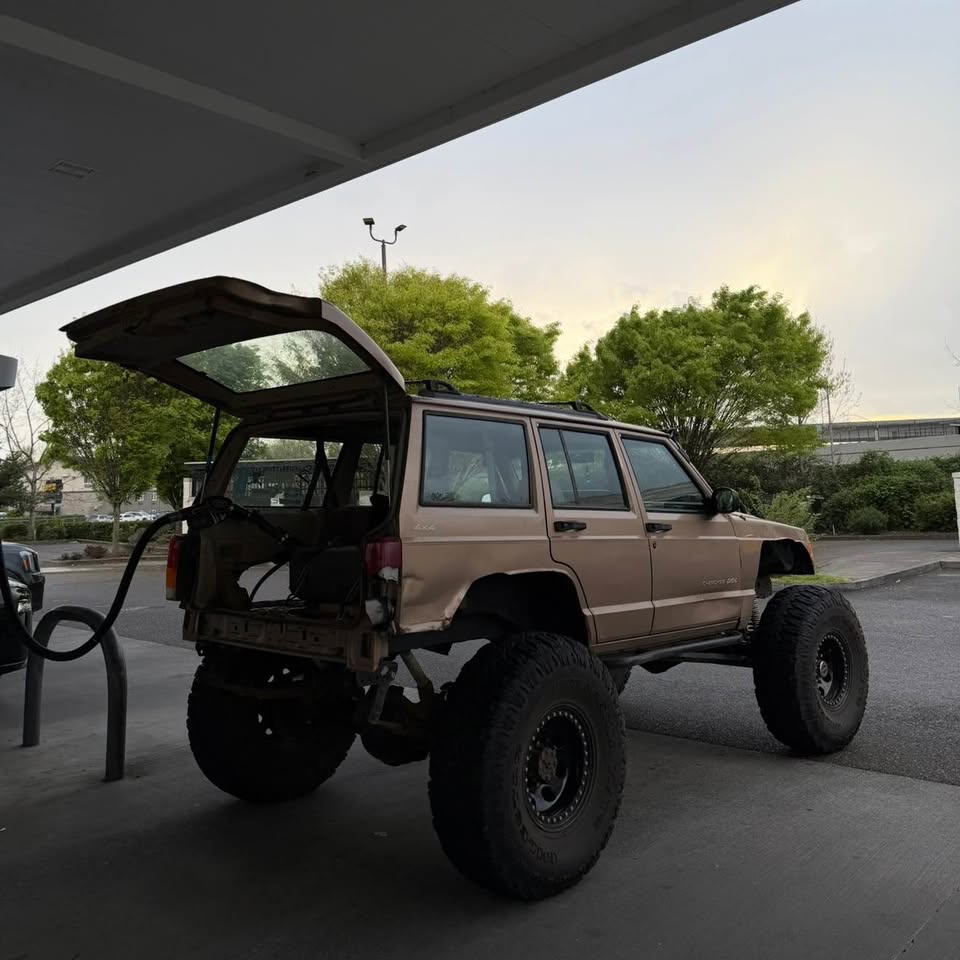 1998 Jeep Cherokee · Classic Sport Utility 4D in Portland, OR (photo 5)
