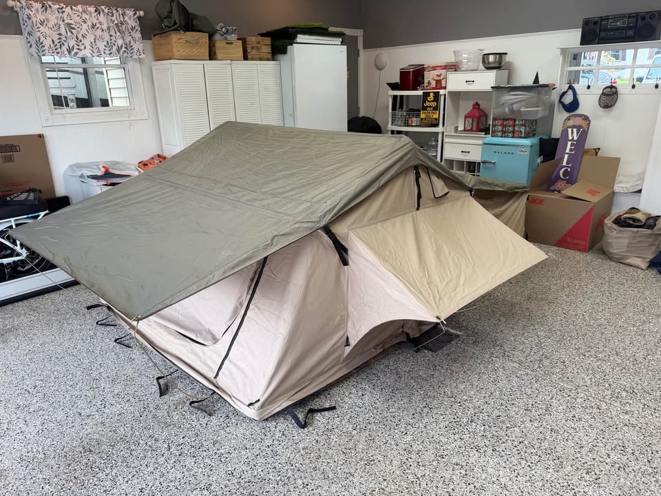 Smittybilt XL Rooftop Tent with Annex (photo 4) — photo 4