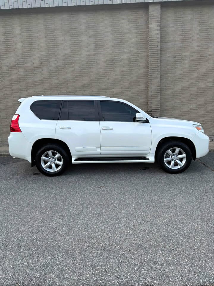 2013 Lexus GX 460 in Asheville, NC (photo 2) — photo 2