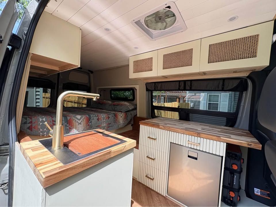 2023 Mercedes Sprinter 2500 in Littleton, CO (photo 2)