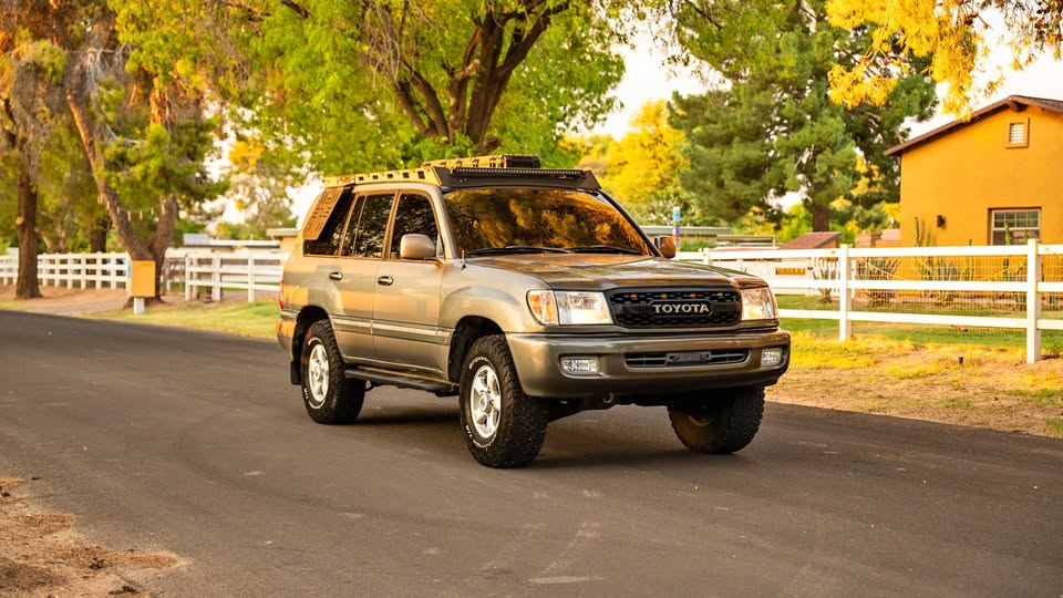 2000 Toyota Land Cruiser Sport Utility in Phoenix, AZ (photo 1) — photo 1