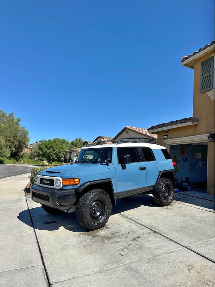 2011 Toyota FJ Cruiser (photo 1) — photo 1