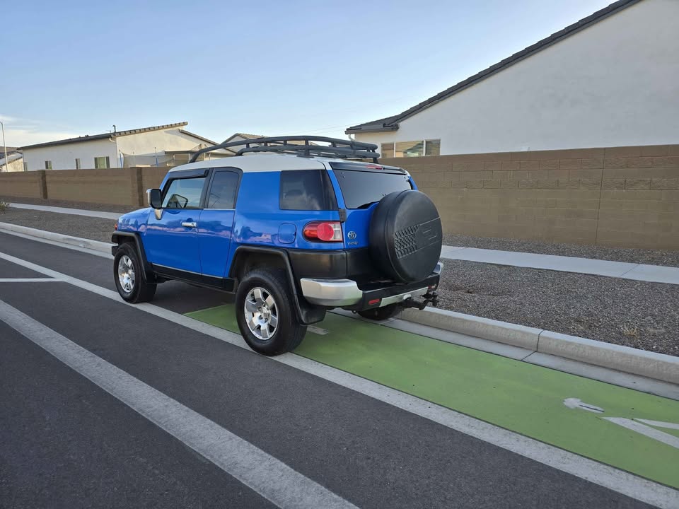2007 Toyota FJ Cruiser · Sport Utility 2D in Laveen, AZ (photo 4) — photo 4