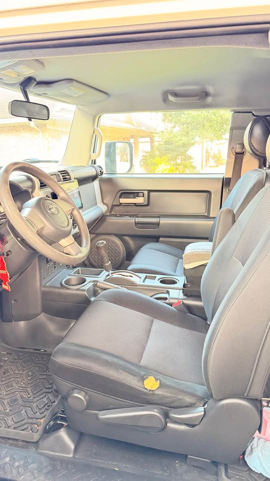 2007 Toyota FJ Cruiser · Sport Utility 2D (photo 10) — photo 10