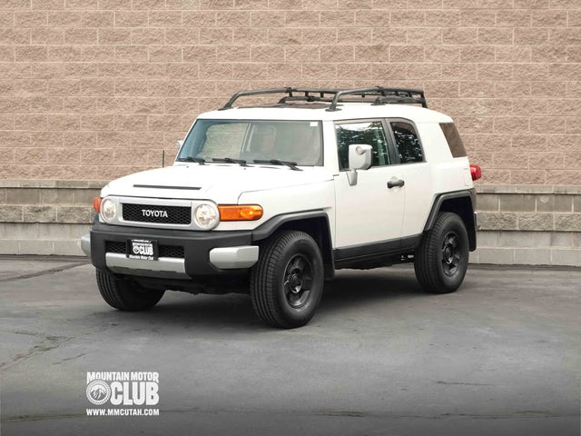 2010 Toyota FJ Cruiser — photo 3