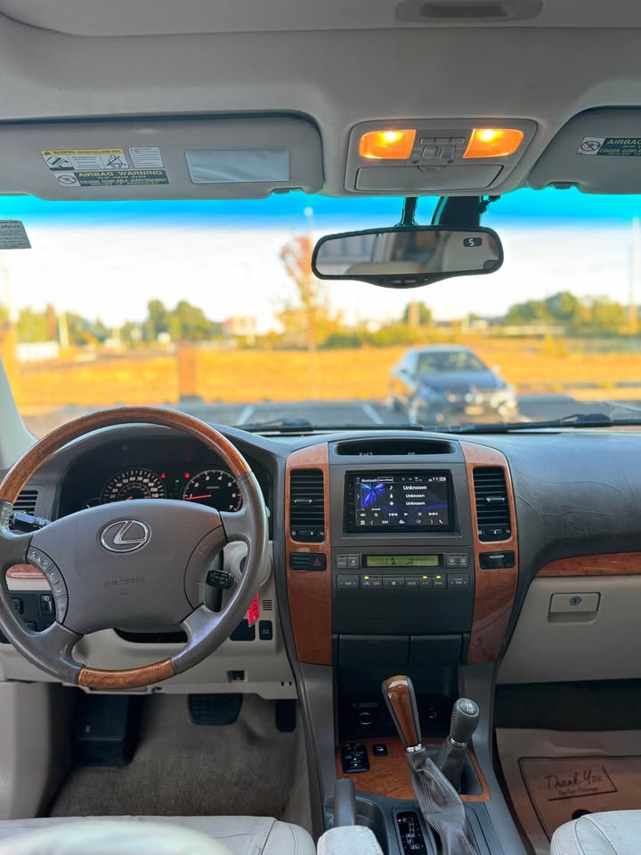 2004 Lexus GX · GX 470 Sport Utility 4D (photo 11) — photo 11